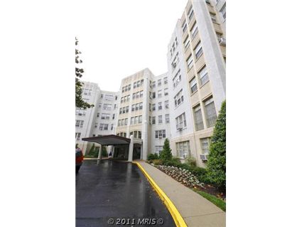 Sale Pending – 2737 Devonshire Place NW #129  Washington, DC 20008